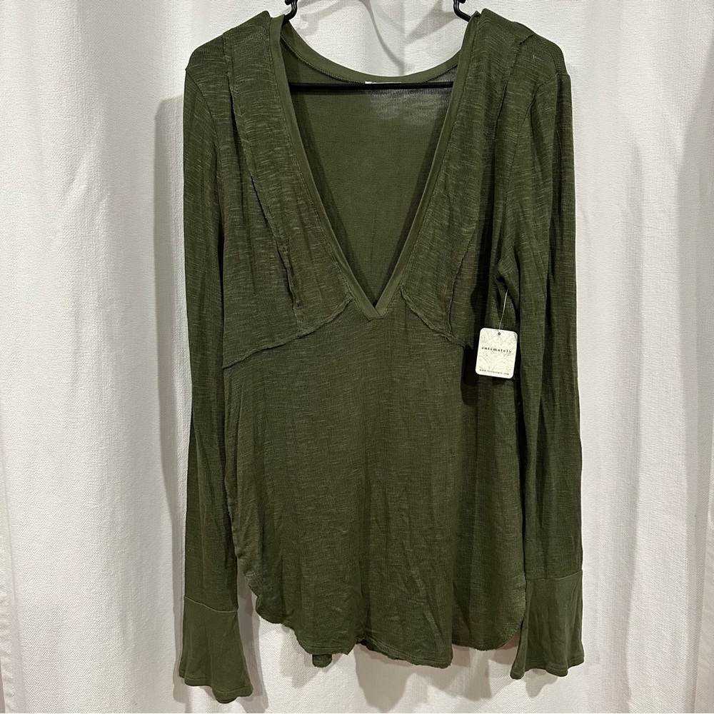 34. NWT Intimately Free People Long Sleeve Top GREEN LARGE/PTP:18.5”/LENGTH:29”